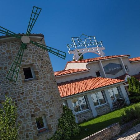 Logis Hotel Le Moulin Des Gardelles Riom Dış mekan fotoğraf