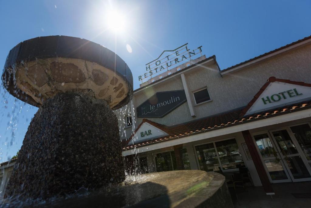 Logis Hotel Le Moulin Des Gardelles Riom Dış mekan fotoğraf