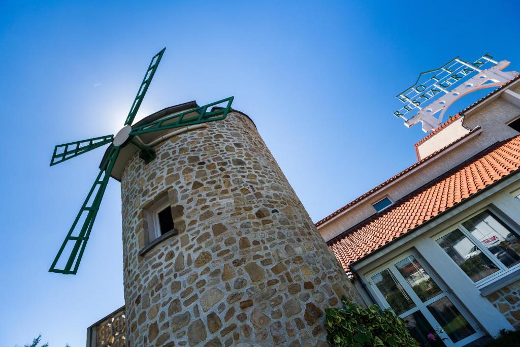 Logis Hotel Le Moulin Des Gardelles Riom Dış mekan fotoğraf