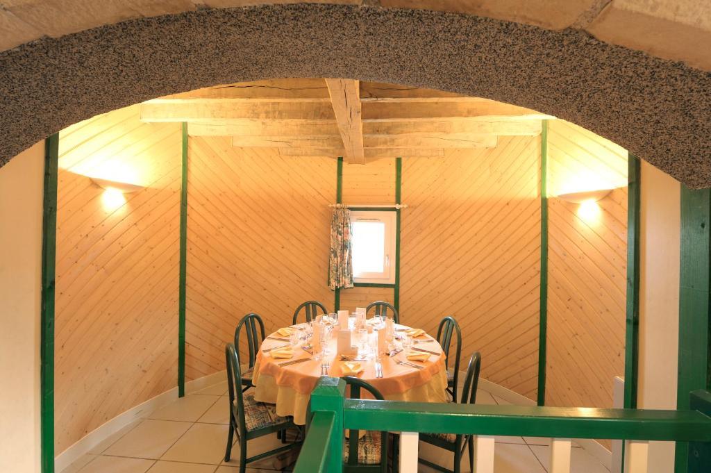 Logis Hotel Le Moulin Des Gardelles Riom Dış mekan fotoğraf