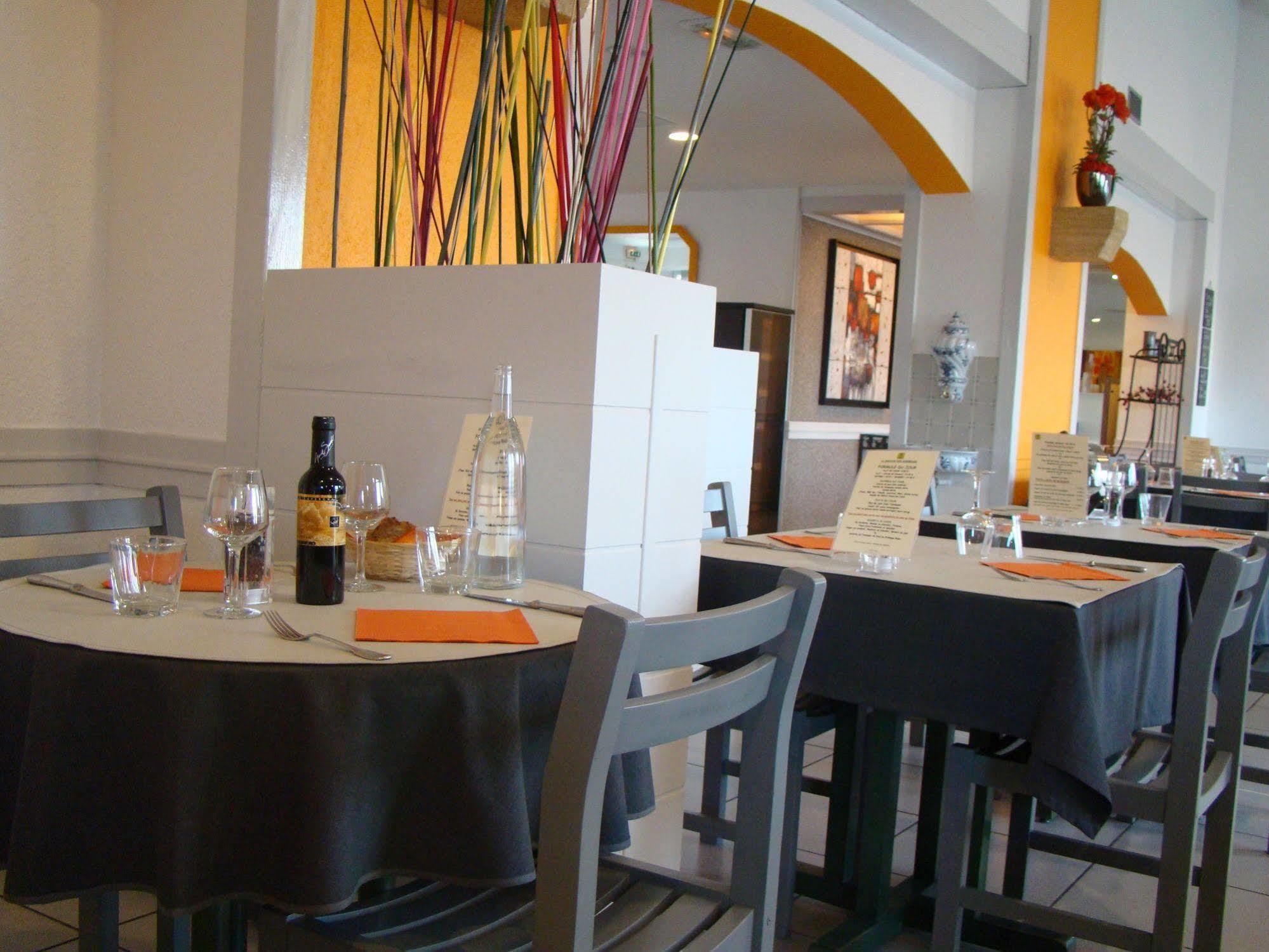 Logis Hotel Le Moulin Des Gardelles Riom Dış mekan fotoğraf