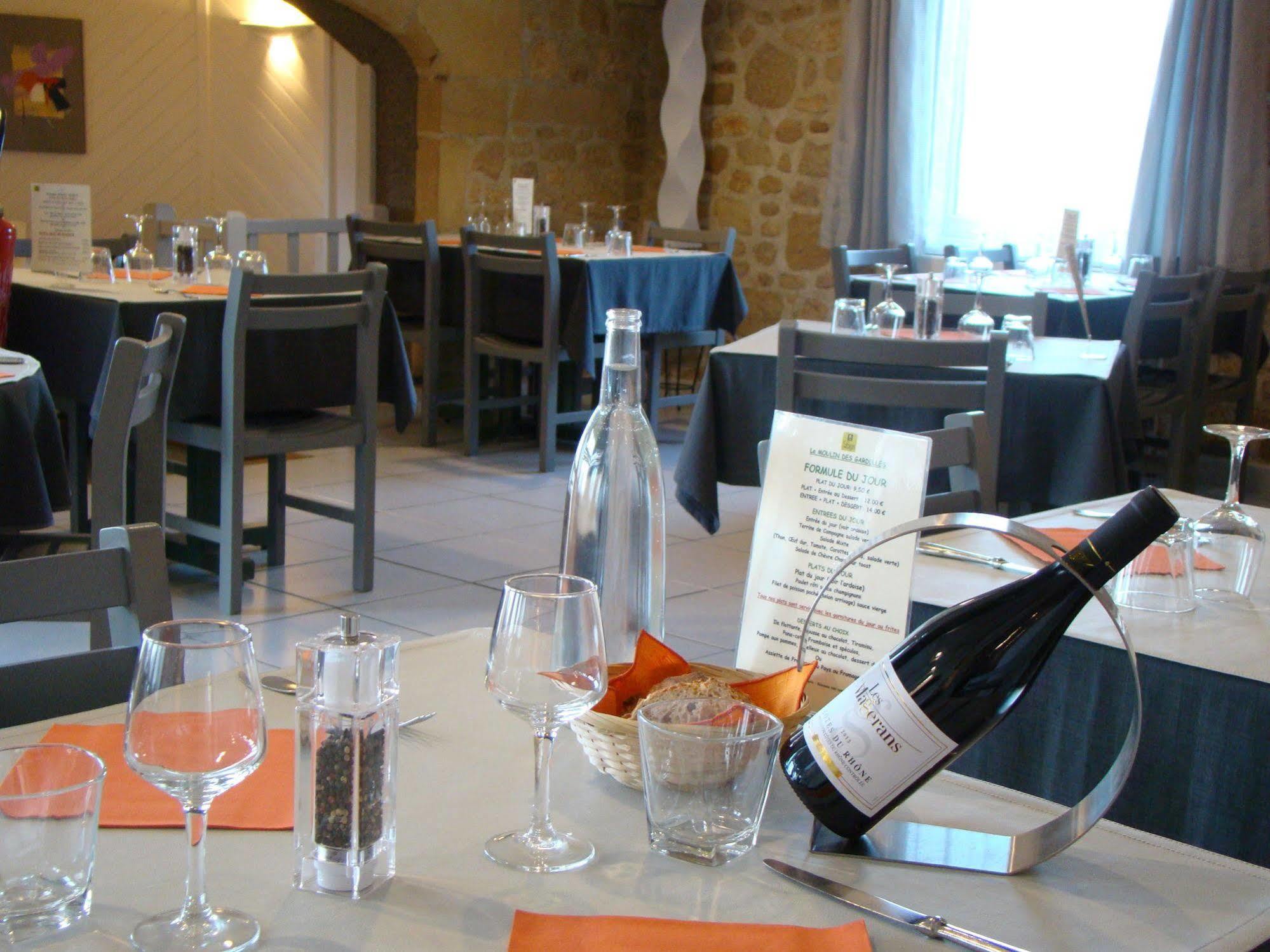 Logis Hotel Le Moulin Des Gardelles Riom Dış mekan fotoğraf