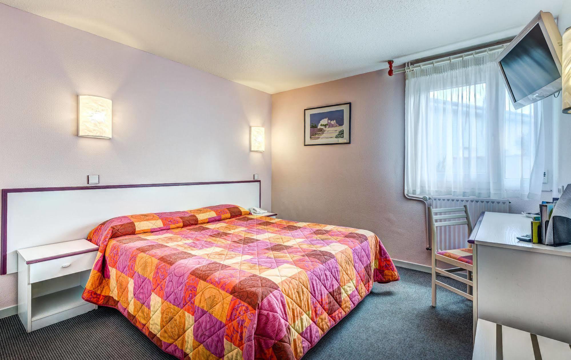 Logis Hotel Le Moulin Des Gardelles Riom Dış mekan fotoğraf