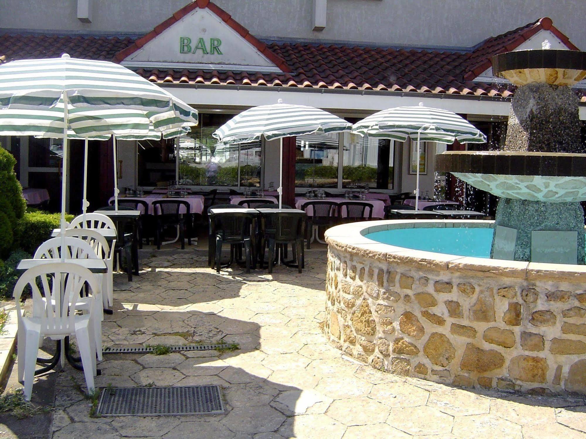 Logis Hotel Le Moulin Des Gardelles Riom Dış mekan fotoğraf
